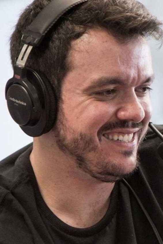 Alexandre Borba Chiqueta as Self in A Tribo