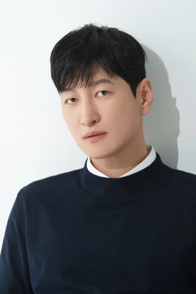 정수교 as Prisoner in Moebius