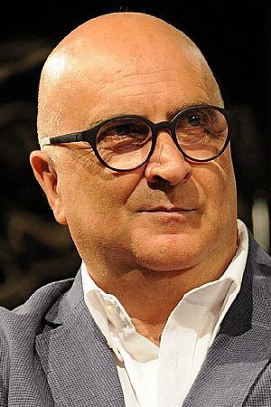 Rocco Mortelliti as Ettore in Soltanto un naso rosso