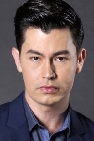 Sarawut Martthong as Kom in Bussaba Rae Fun