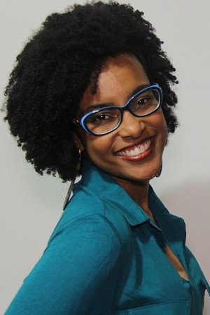 Aline Aguiar Valentin as Bruna in Tecendo o Saber