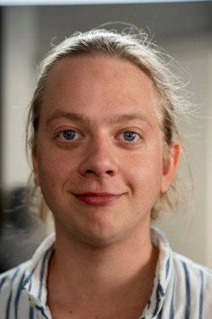 Joel Adolphson as Rektorn/Leopold in Skolan