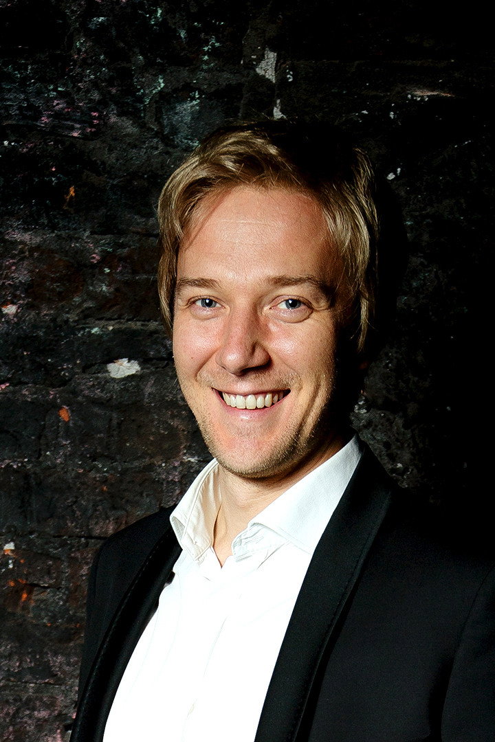 Maciej Makowski as Piotr Bednarz in 80 Million