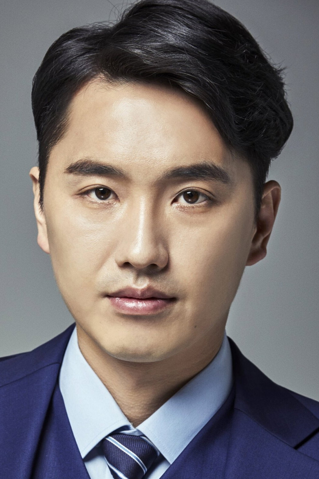 문정웅 as Hospital Police in Lovers Vanished