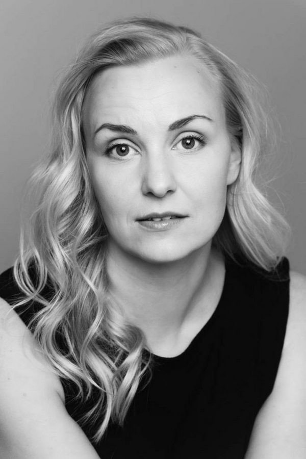 Elina Aalto as Niina Lähde in Pieni rakkaustarina