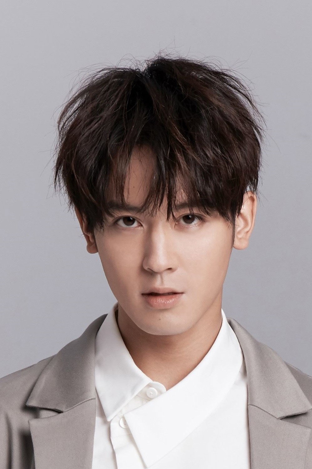 Ben Wu as Xu Cheng-han in A Controversial Entertainer