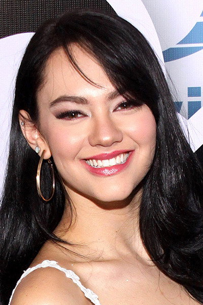 Ale Müller as Emilia Ruiz Ayala in Like, la Leyenda