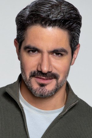 Pepe Gámez as Julio Madrigal Campero in Oath of Love