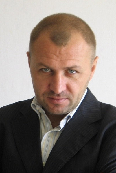 Evgeniy Kataev as Травник in Варяг