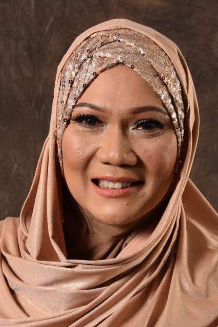 Mastura Ahmad as Suhaila in Apprentice