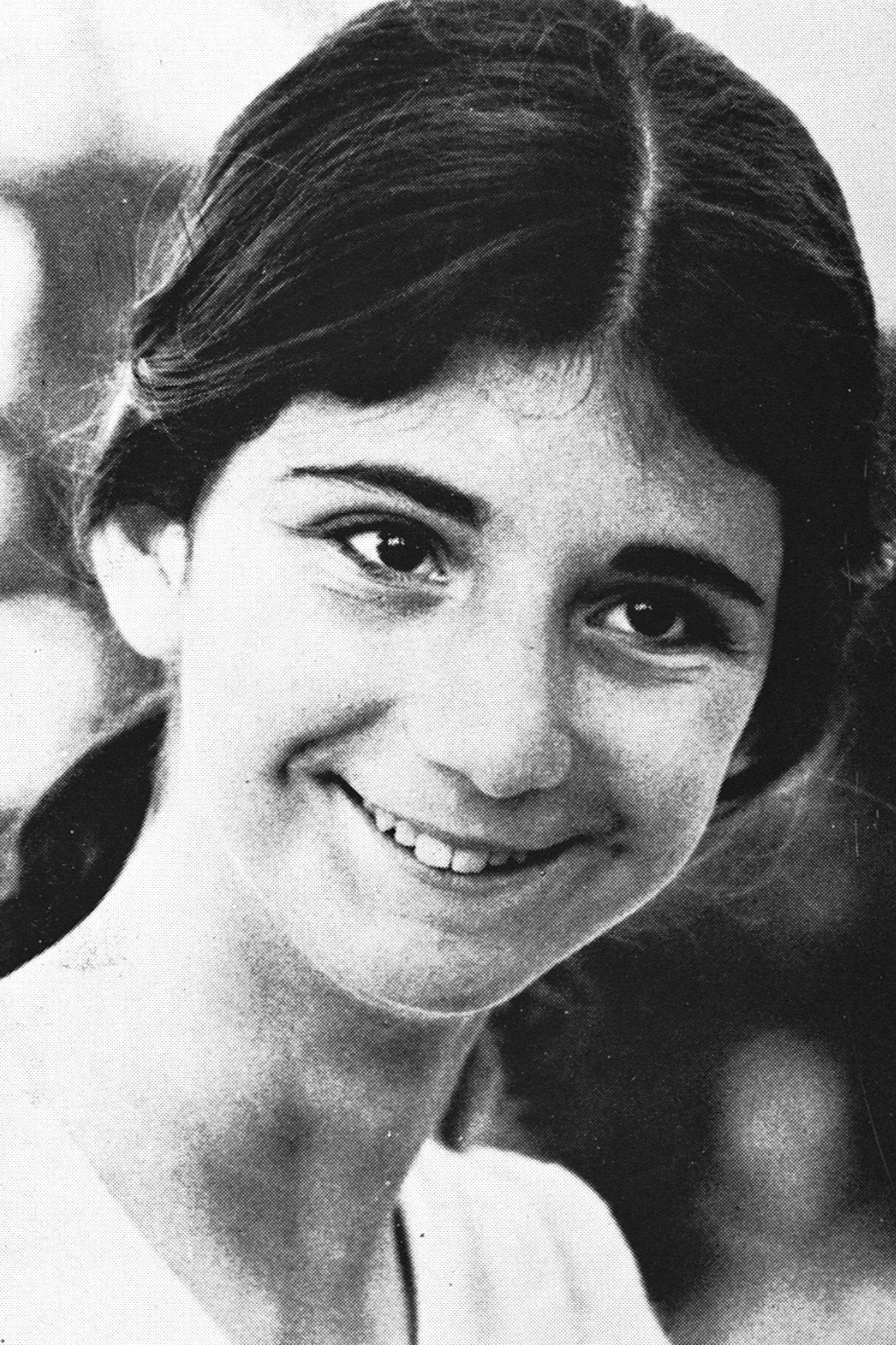 Daniela De Carmine as Tiziana in Sfrattato cerca casa equo canone