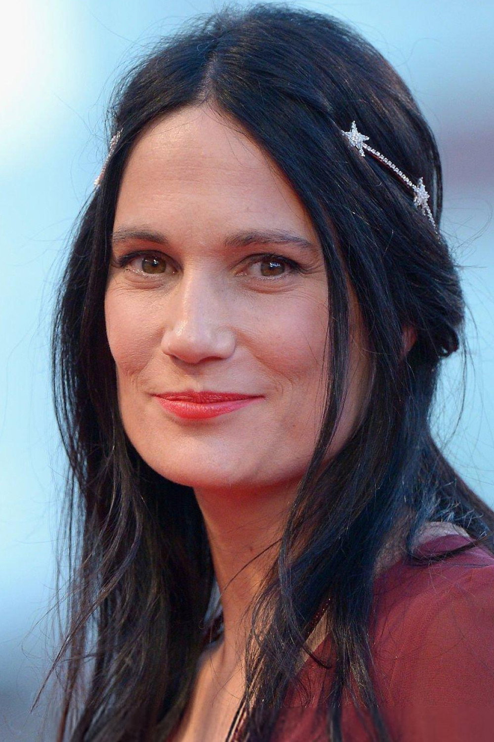 Einat Weitzman as Paz in Kicking Out Shoshana