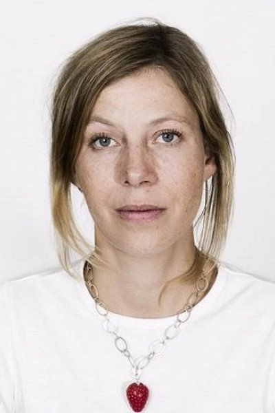 Jule Böwe as Sigrid Heinemann in Das Weihnachtsschnitzel