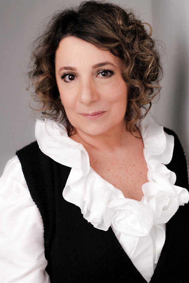 Lulu Pavarin as Naná in After Lunch