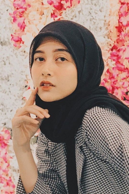 Faradilla Bunga as Boss in Agen Resep Rahasia