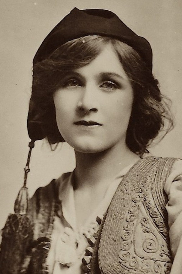 Phyllis Neilson-Terry as Lady Lacy in Rx Murder