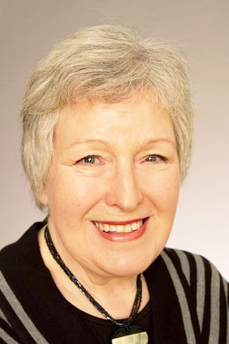 Marlene Sidaway as Betty in Sirens