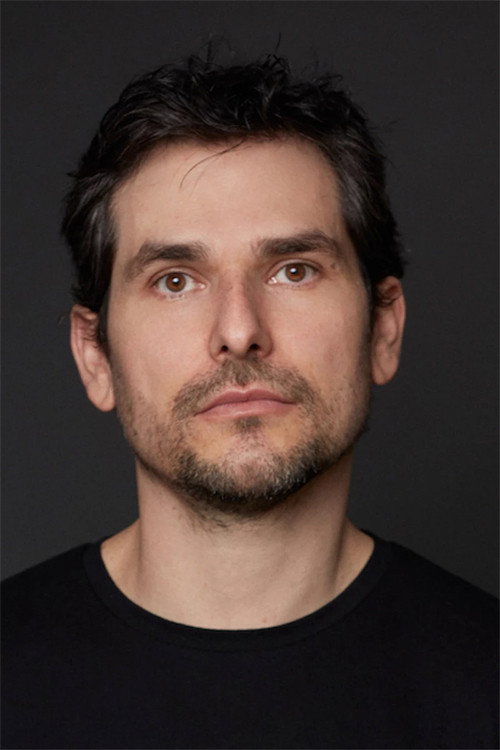 Alan Estrada as Carlos Daniel in La Usurpadora