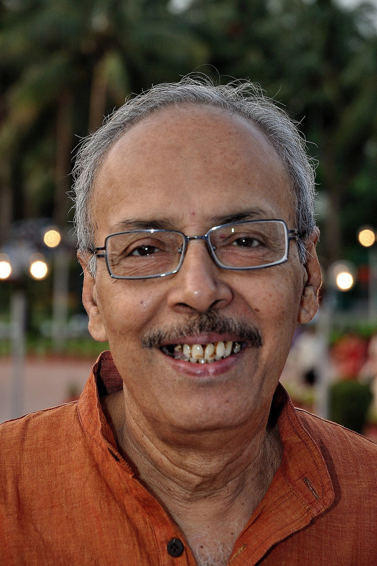 Sirshendu Mukhopadhyay as Self in Sandesh 100