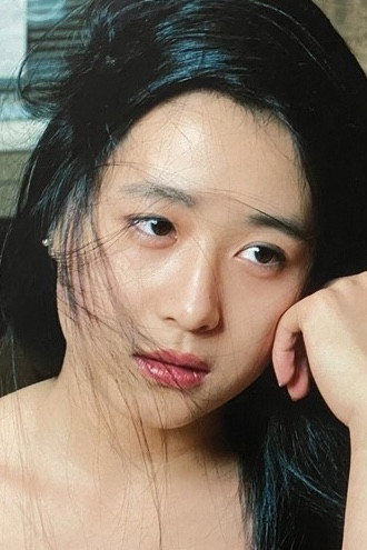 Miwako Sugihara as Hiroko Gôhara in Buchō no aijin: Pinku no sutokkingu
