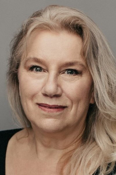 Dorte Højsted as Henriette Hermansen in Tonny Toupé show