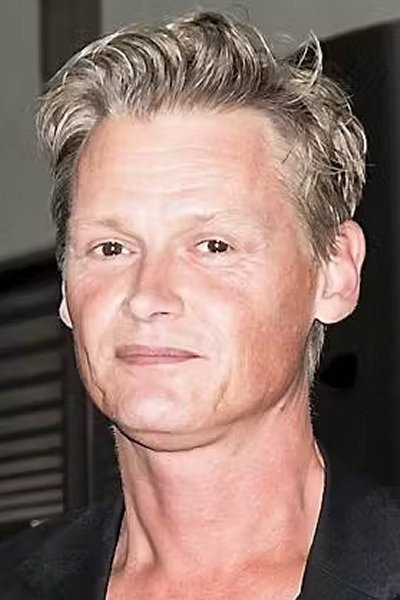 Jeppe Kaas as Trompet in JOHN: en koncerthyldest til John Mogensen