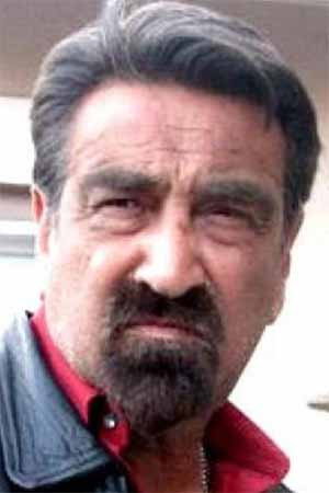 Eleazar García Jr. as Salvador Ozuna in Jugando con la muerte