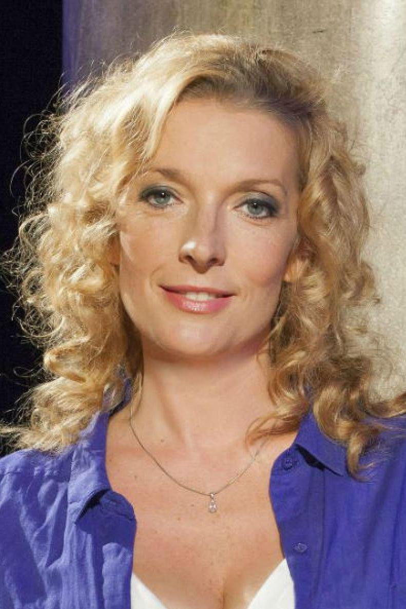 Katarzyna Galica as Hilda Klopss in Halo, Hans!