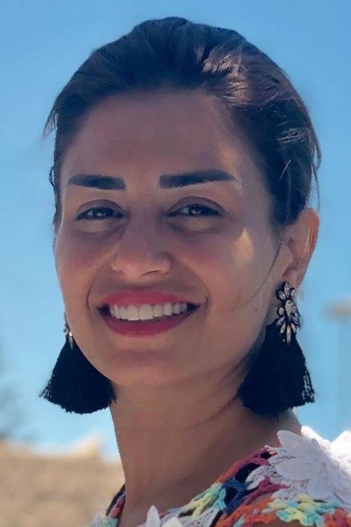 Menna Fadali as هنية in Silsal El Dam
