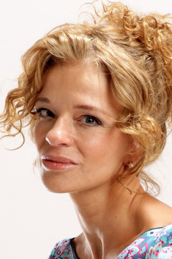 Magdalena Max-Neef as Amelia Rodríguez in Mala conducta