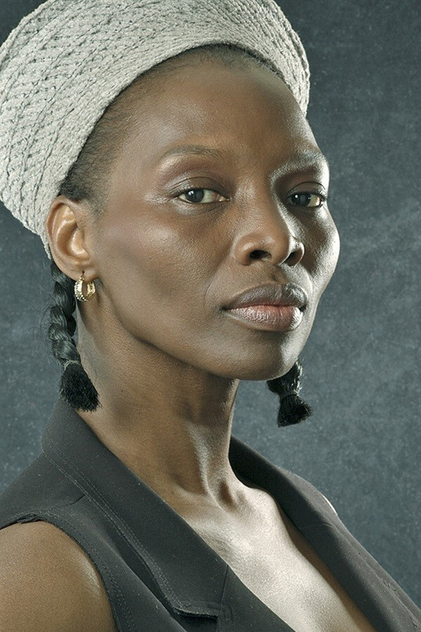 Mariam Kaba as Aminata in Fatou la Malienne