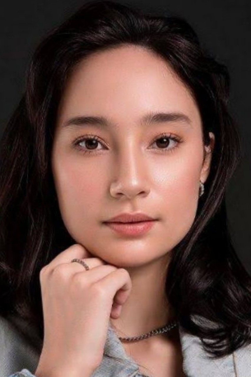 Tatjana Saphira as Bella in Between Two Hearts