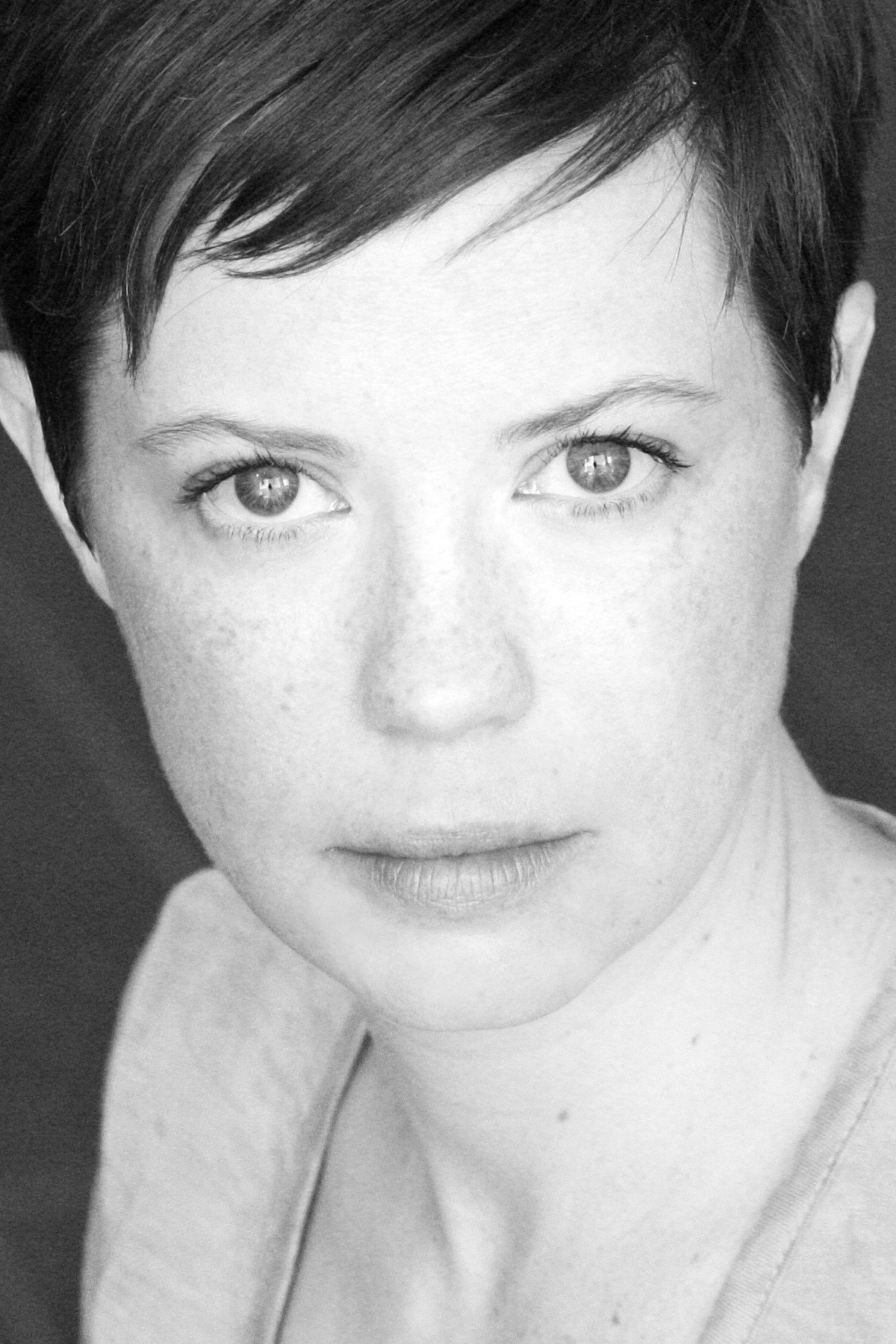 Stéfanie Buxton as Robyn in Fries with That?