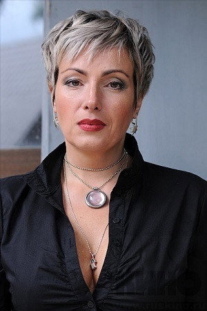 Лана Паули as Lily Rowan in Nero Wolfe and Archie Goodwin
