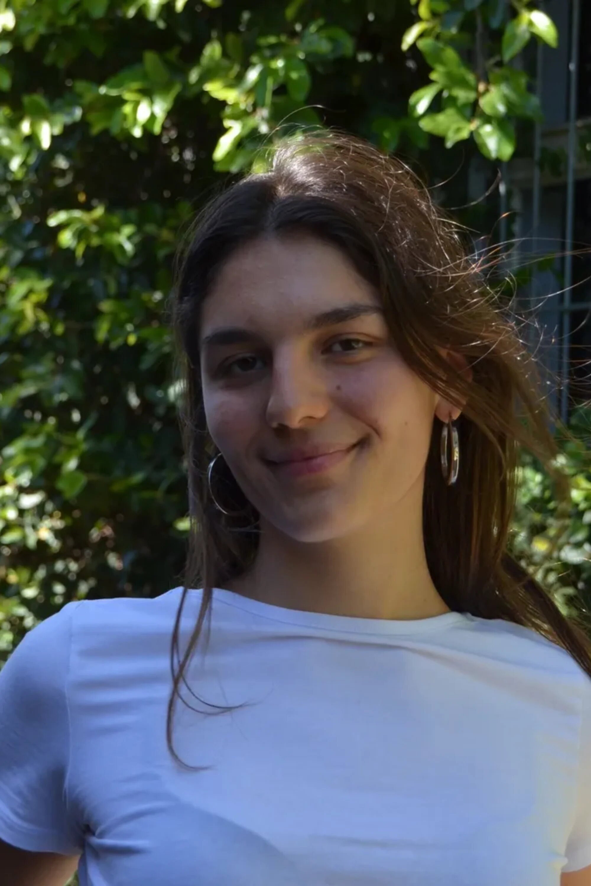 Chiara Bebington as Unknown Women in Flora