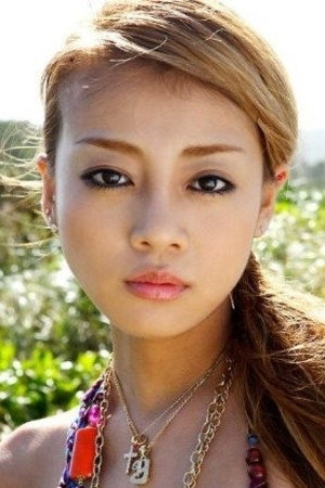 あびる優 as Maki in Snakes and Earrings