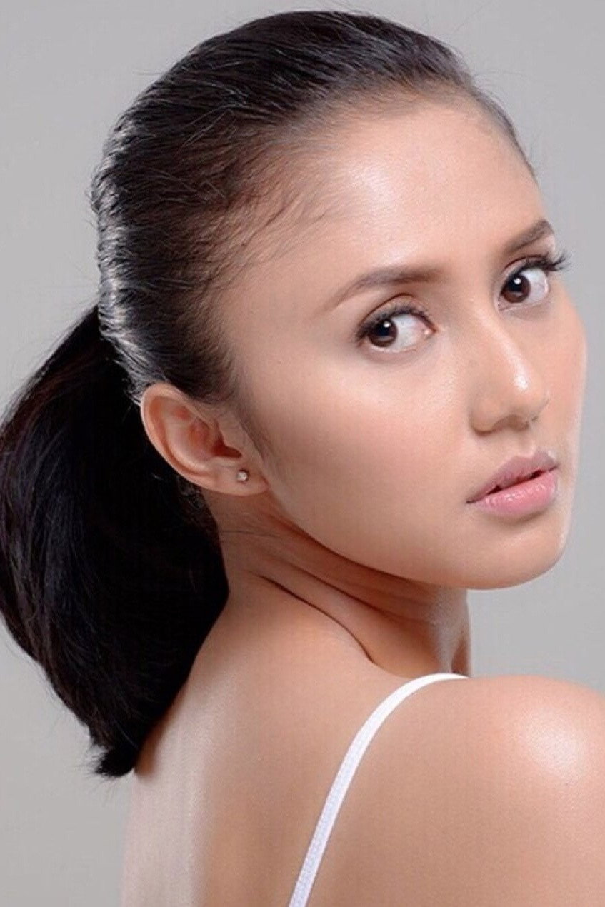 Rara Nawangsih as Annisa in Perfect Dream