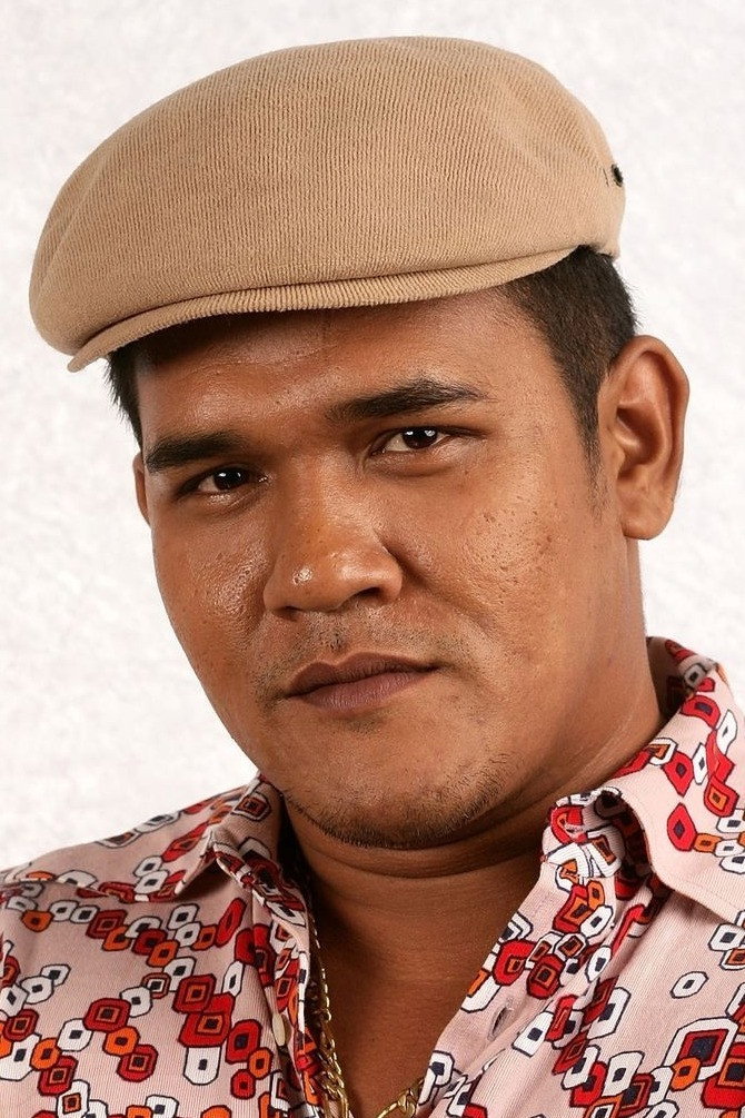 Sonthaya Chitmanee as Alang in The Djinn's Curse 2