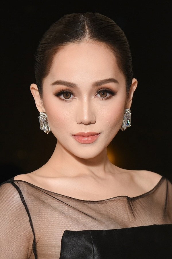 Sophia AlBarakbah as Farah in Ada Hantu 2
