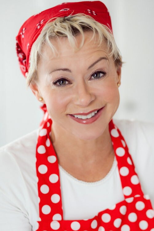 Debi Derryberry as Jeannie Harper (voice) in Life with Louie
