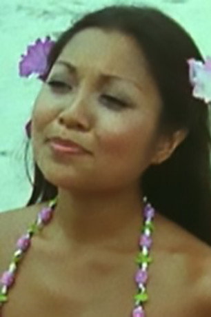 Mirna Seya as Ejola in Chi trova un amico trova un tesoro