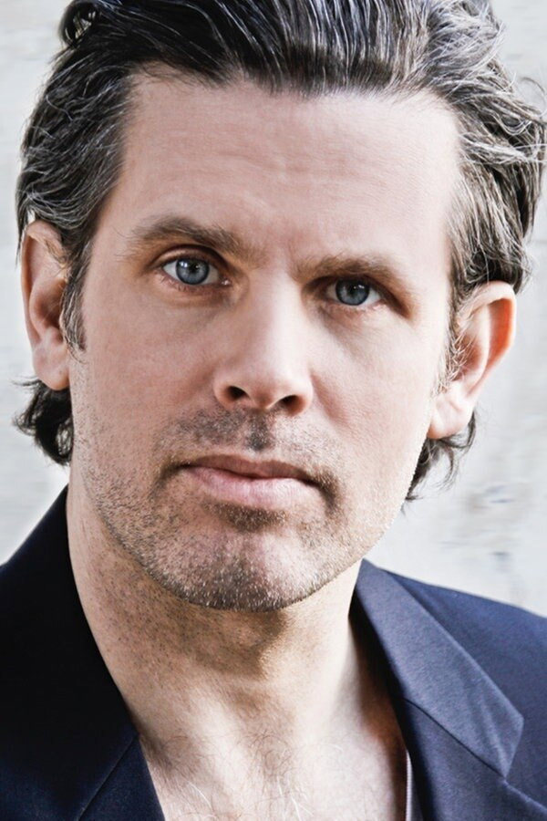Steffen Groth as Markus in Dating Daisy