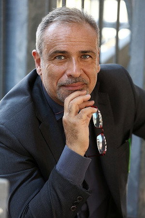 Enzo De Caro as Ispettore Vannuzzi in La provinciale