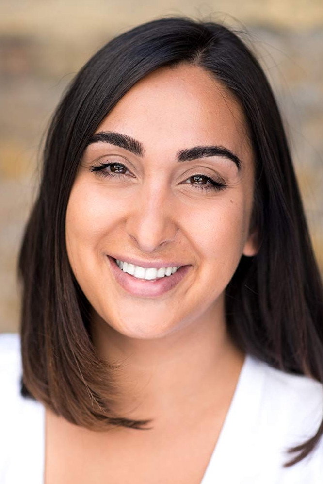 Saskia Chana as Deniz in The Bisexual