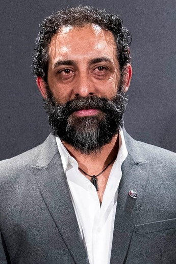 Moreno Borja as Cortés in El verano que vivimos