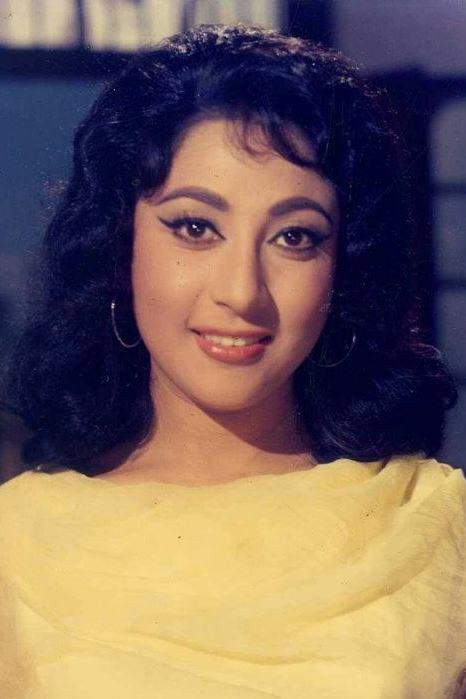 Mala Sinha as Renu Sinha / Princess Vijay Nagar in Night in London