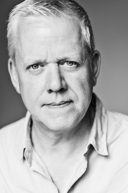 Martin Trenaman as Derek Throne in Queens of Mystery
