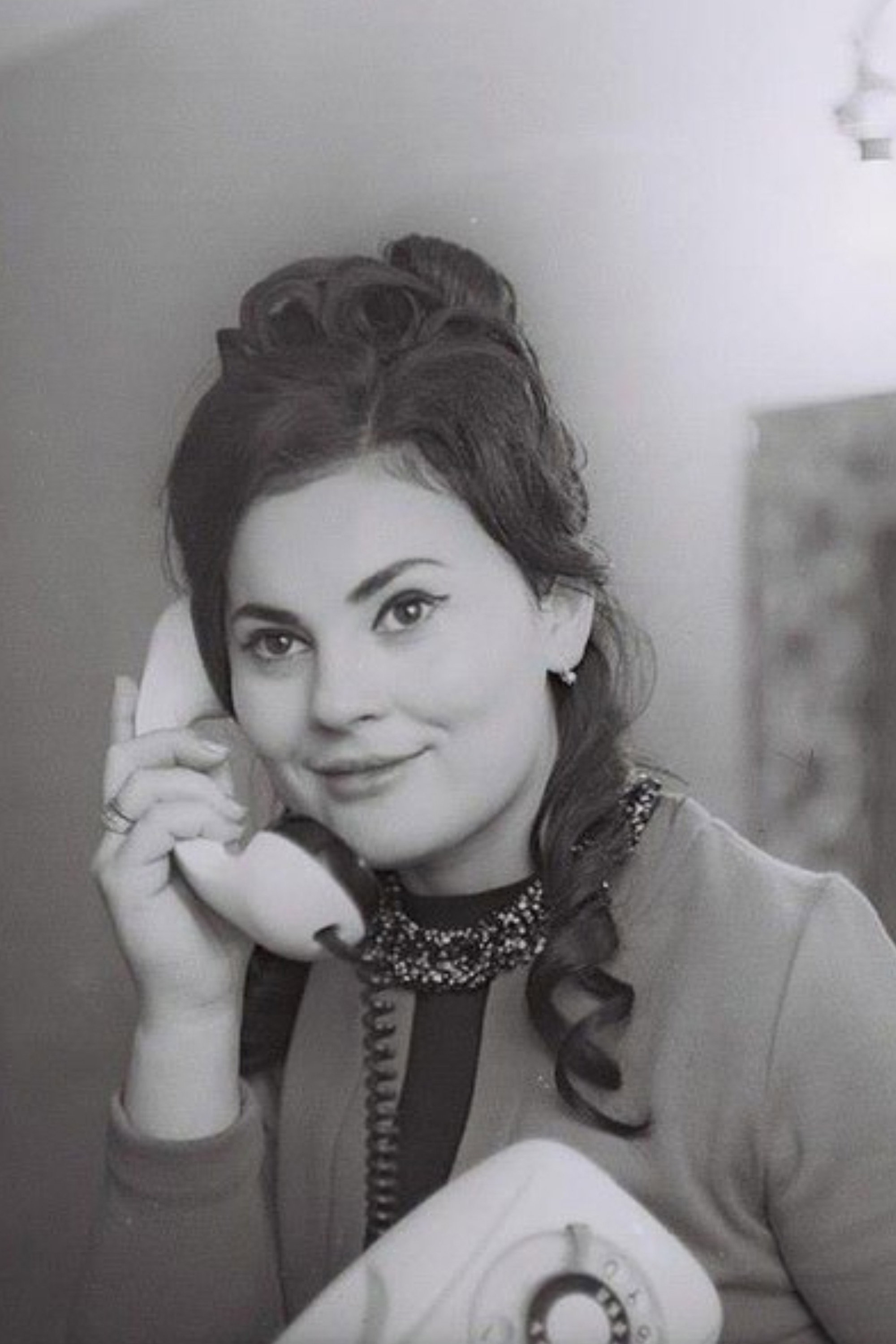 Amaliya Pənahova as Fakhranda in Wait for Me