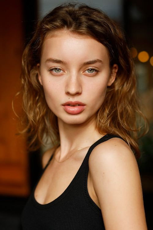 Giulia Maenza as Anna Del Monte in The Invisible Thread