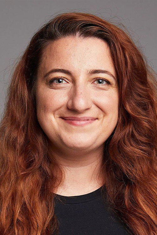 Gülçin Kültür Şahin as Sekreter Tuna in The Red Room